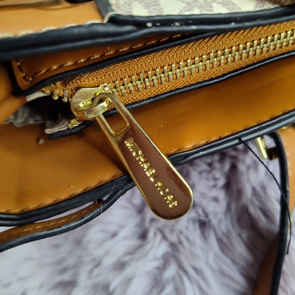 Michael Kors Voyager Two Tone Logo Tote Bag - Picture 14 of 15